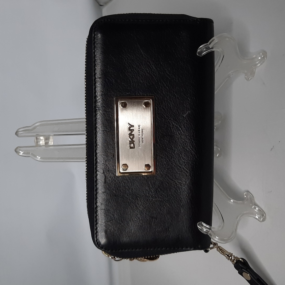 DKNY WRISTLET WALLET